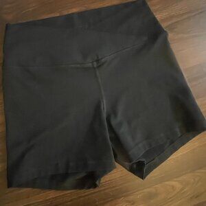 Fleo Black V Waistband Shorts - Athletic Shorts - Workout - Size Medium